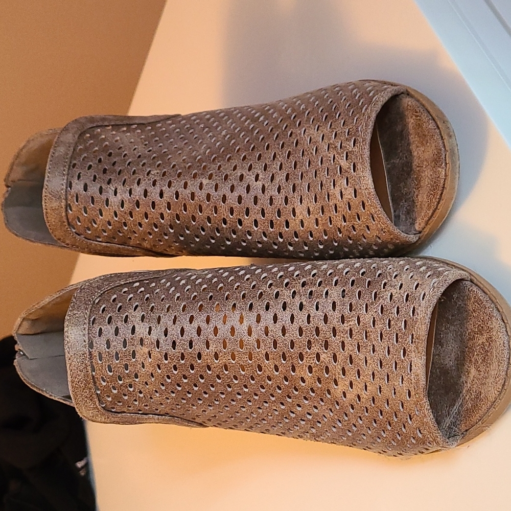 Qupid taupe booties